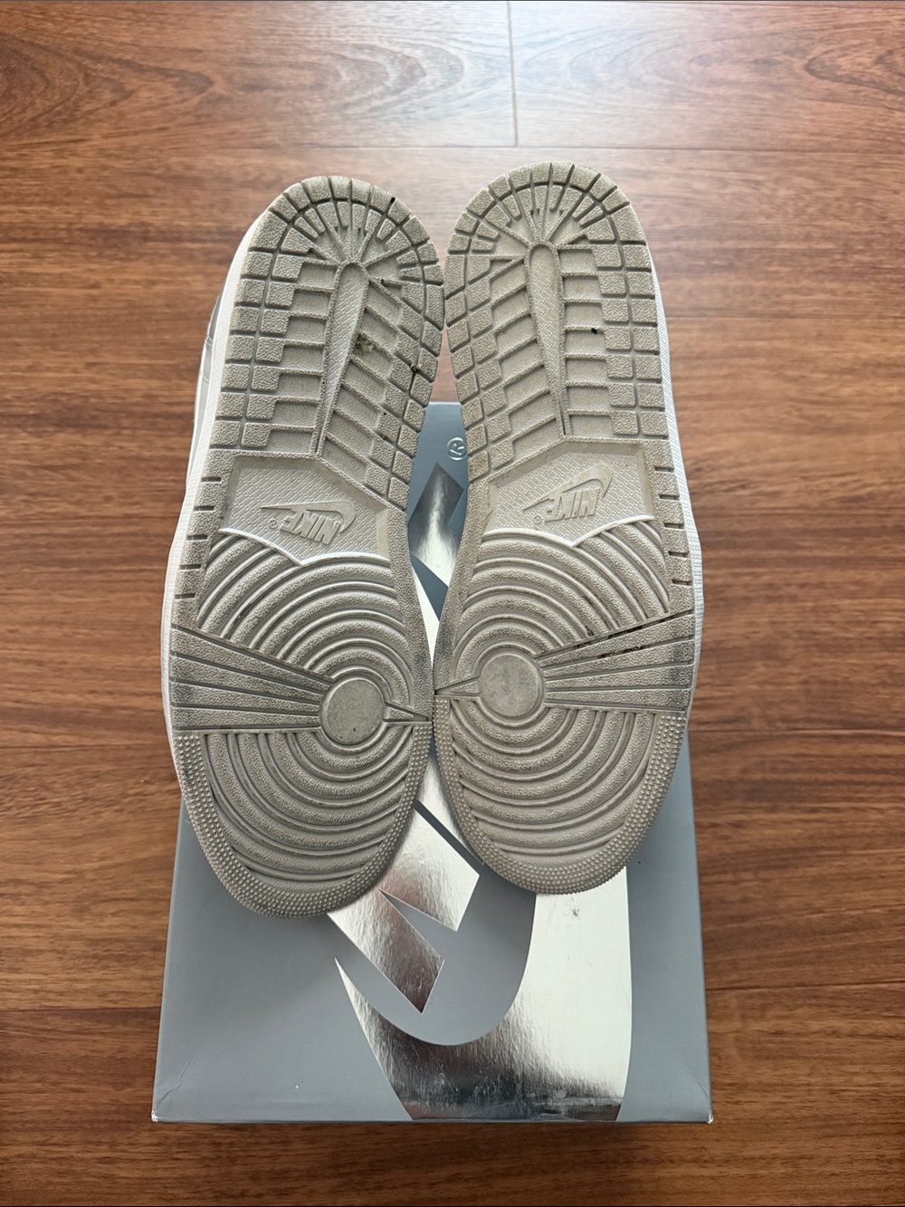 Nike Air Jordan 1 Low OG Sneakers - Light Gray with Metallic. - Picture 6 of 7